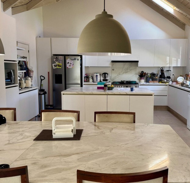 Casa en venta y alquiler en Laguna Blanca con piscina